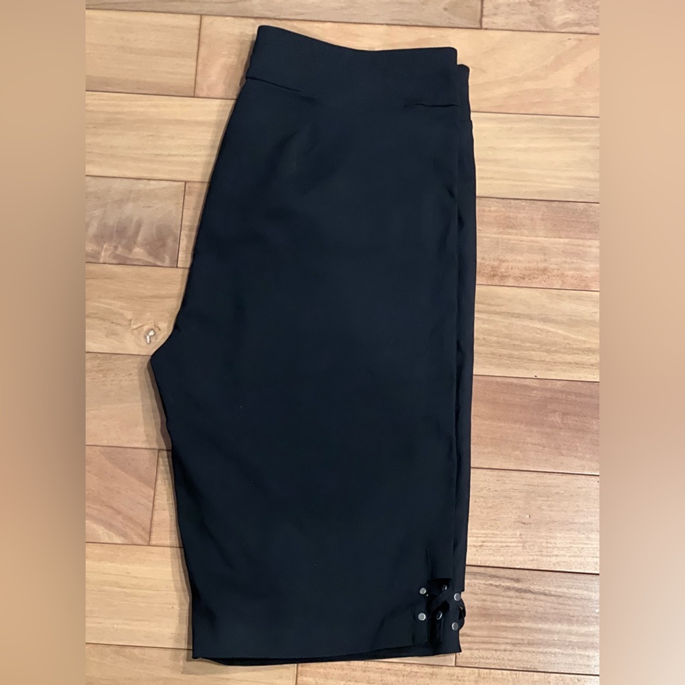 Avenue Rivet Shorts - Picture 2 of 6